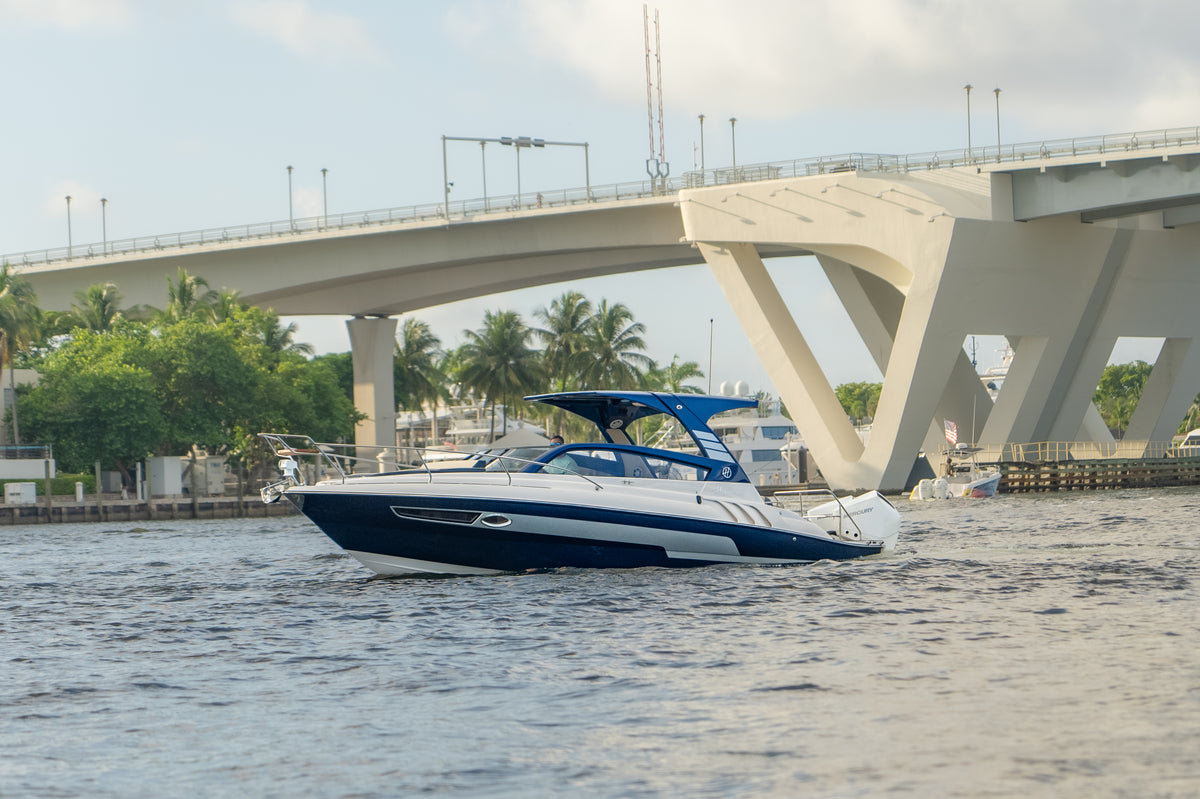 2024 Hanover 305 White & Blue T-Top Edition