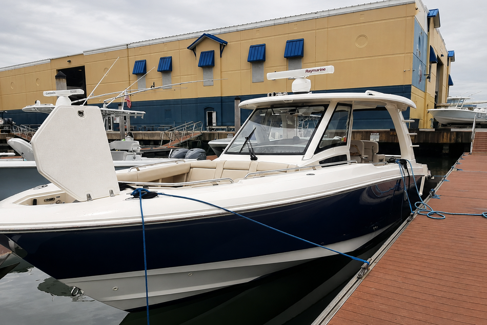 2019 Boston Whaler 350 Realm