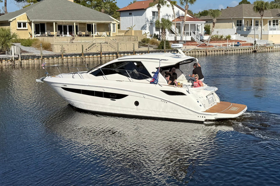 2021 Sea Ray Sundancer 350 Coupe