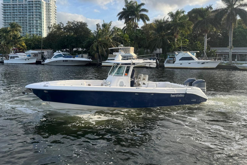 2011 Everglades 320 Center Console