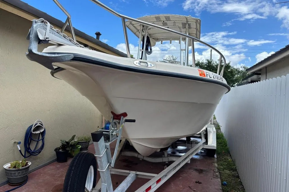 2004 Key West 2220 Center Console