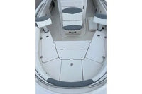 2023 Robalo R242 Center Console
