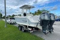 2023 Robalo R242 Center Console