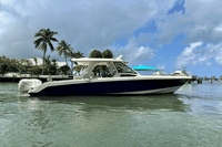 2019 Boston Whaler 350 Realm