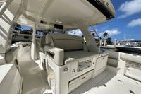 2019 Boston Whaler 350 Realm